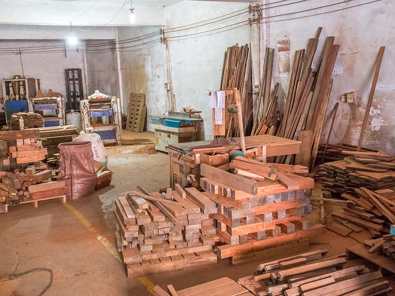 招远楼梯地板柜门的油漆修复-09